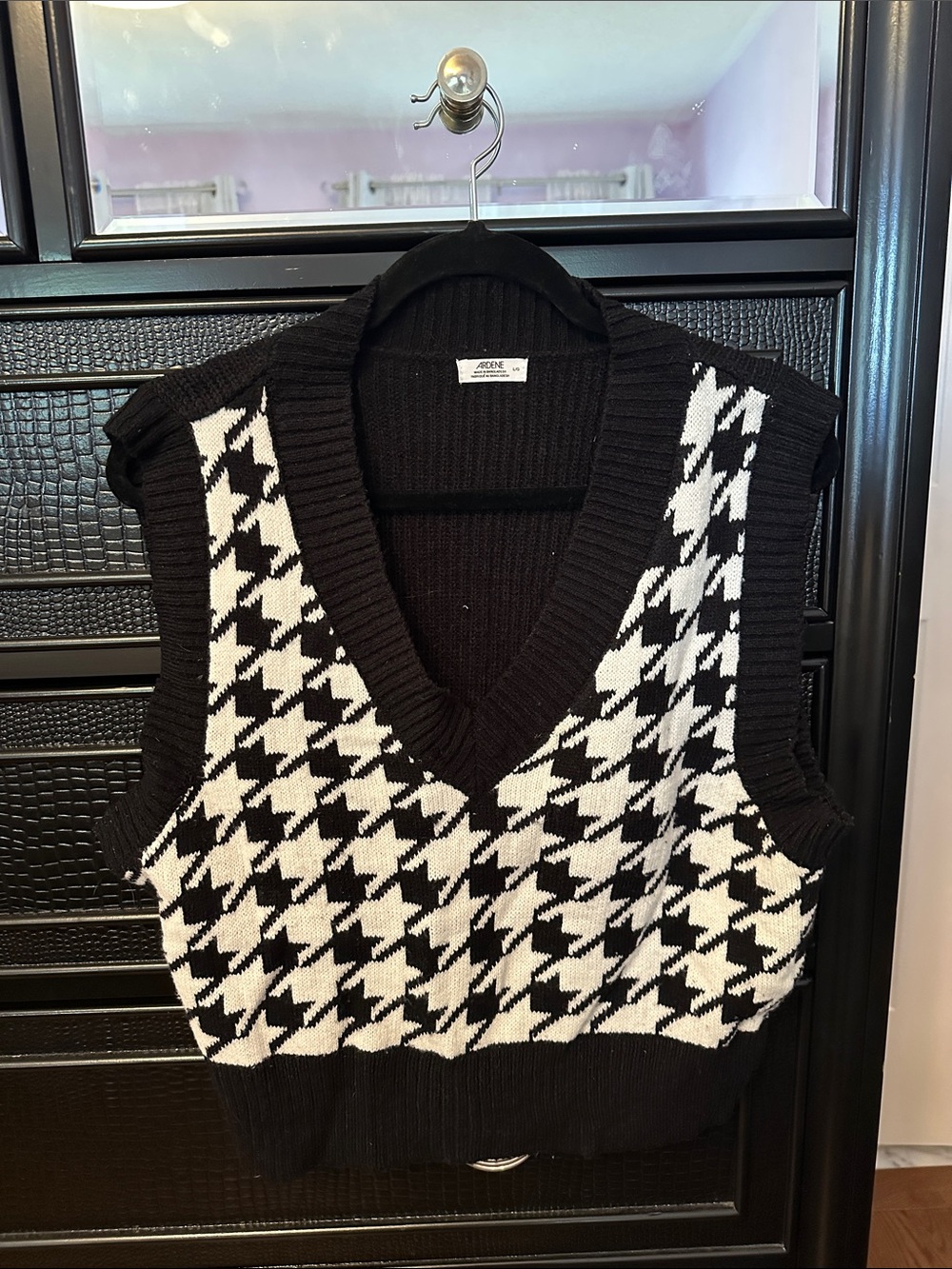 ARDENE- Black and White Houndstooth V-Neck Sweater Vest